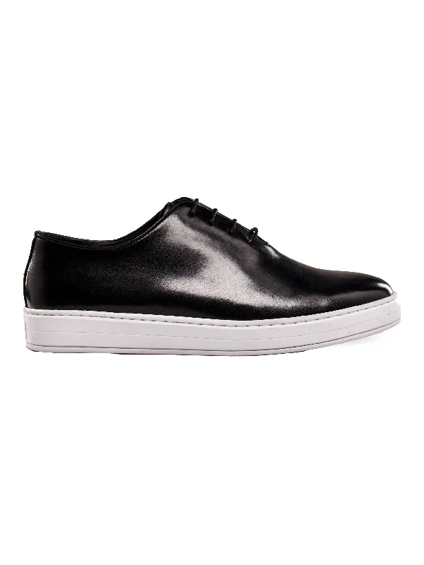 CASUAL LEATHER SNEAKERS IN BLACK