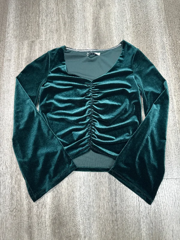 Top Long Sleeve By Urban Outfitters In Green, Size: M